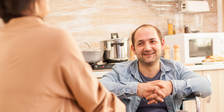 borger og medarbejder i dialog