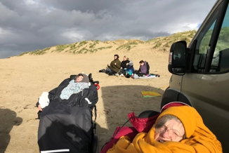 Tur til stranden, med borgere fra Kliplev bosted.